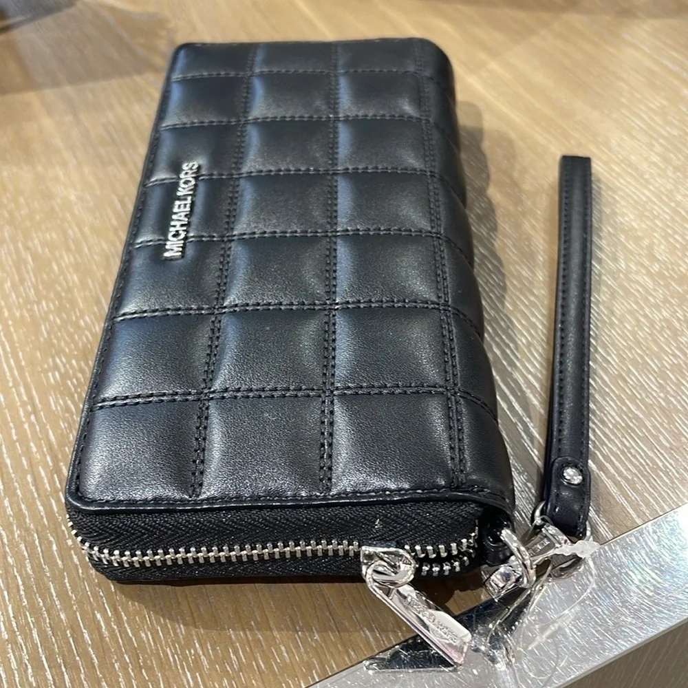 MICHAEL KORS Continental Wristlet Phone Case Wallet Black NWT