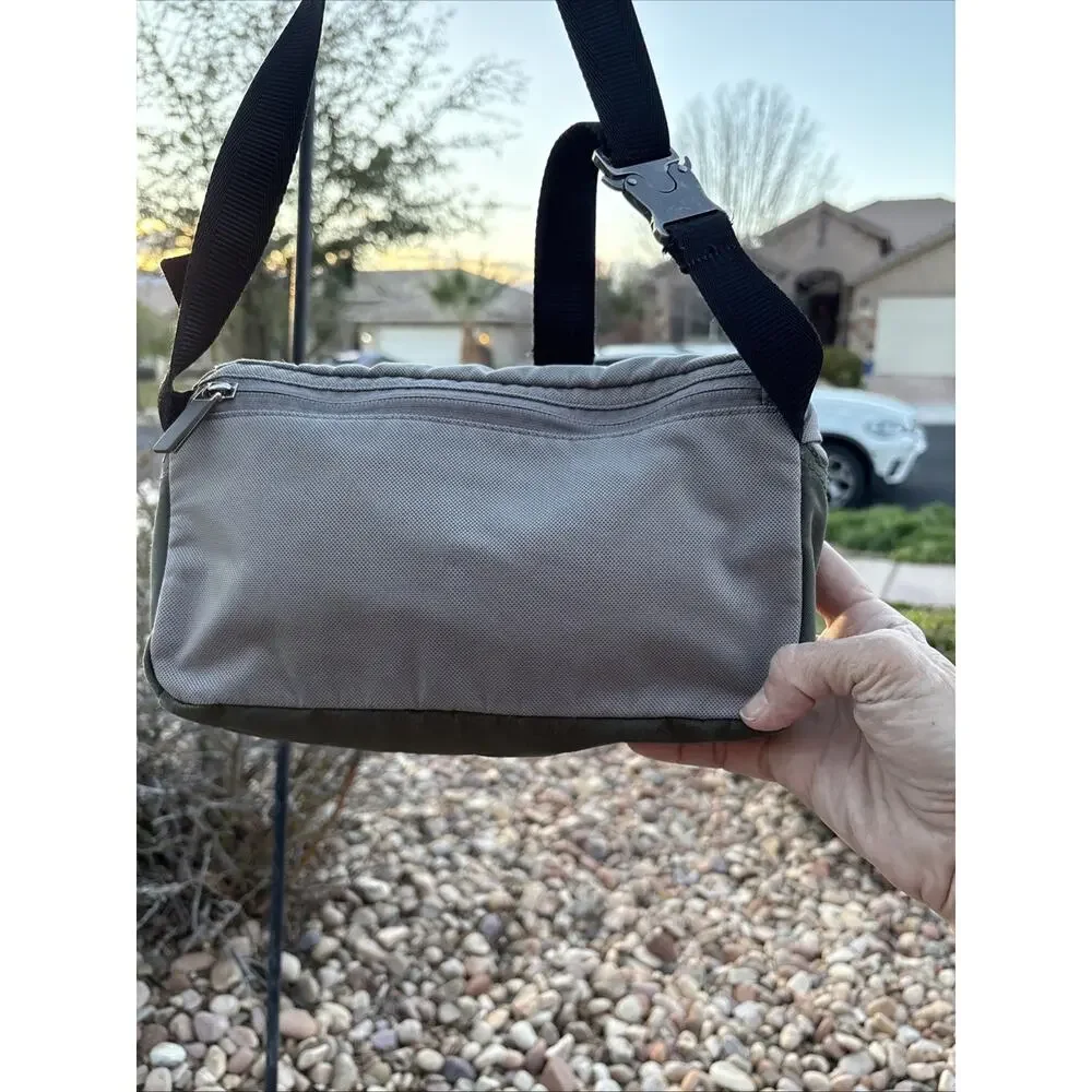 Tumi‎ Waist Pack Fanny Pack Gray/Green 12” X 8” X 3.5