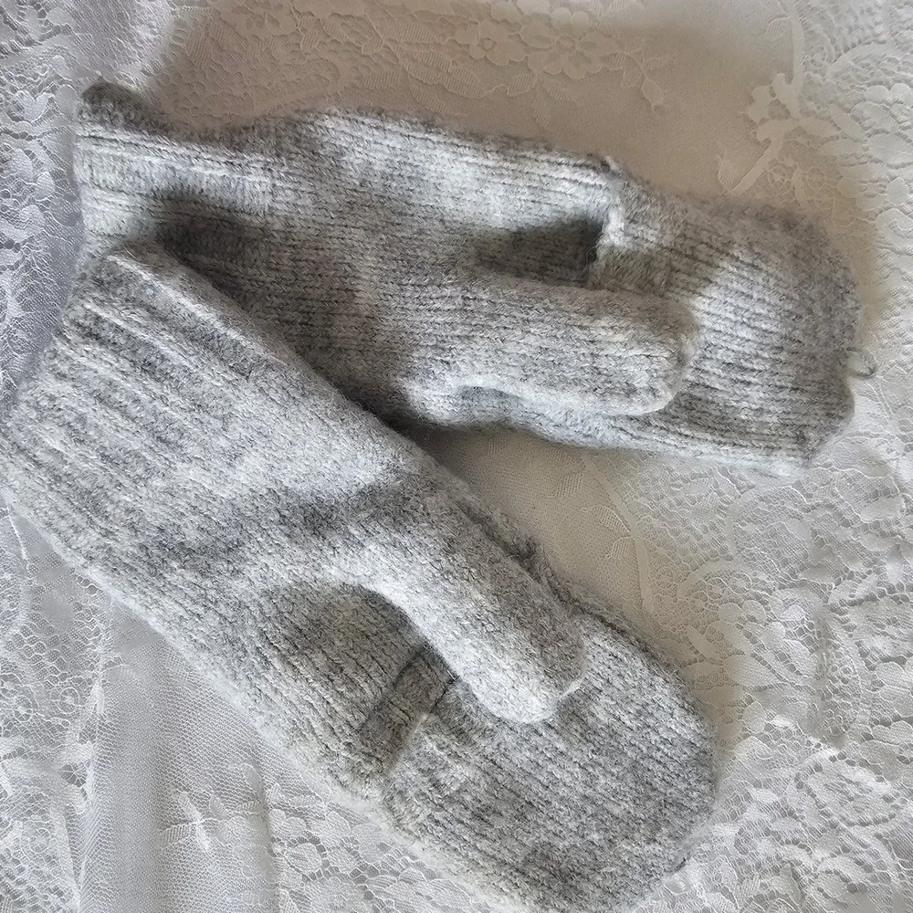 Gray‎ Convertible Flip Top Mittens Gloves Button Accent Cozy Knit