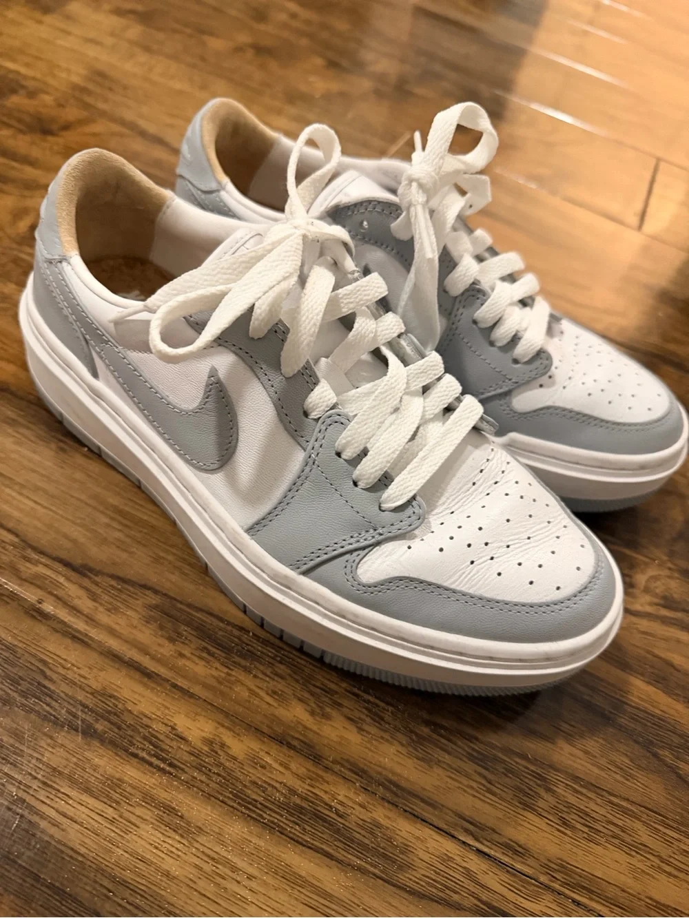 Nike Low-Top Women's Sneakers in White and Light Gray
