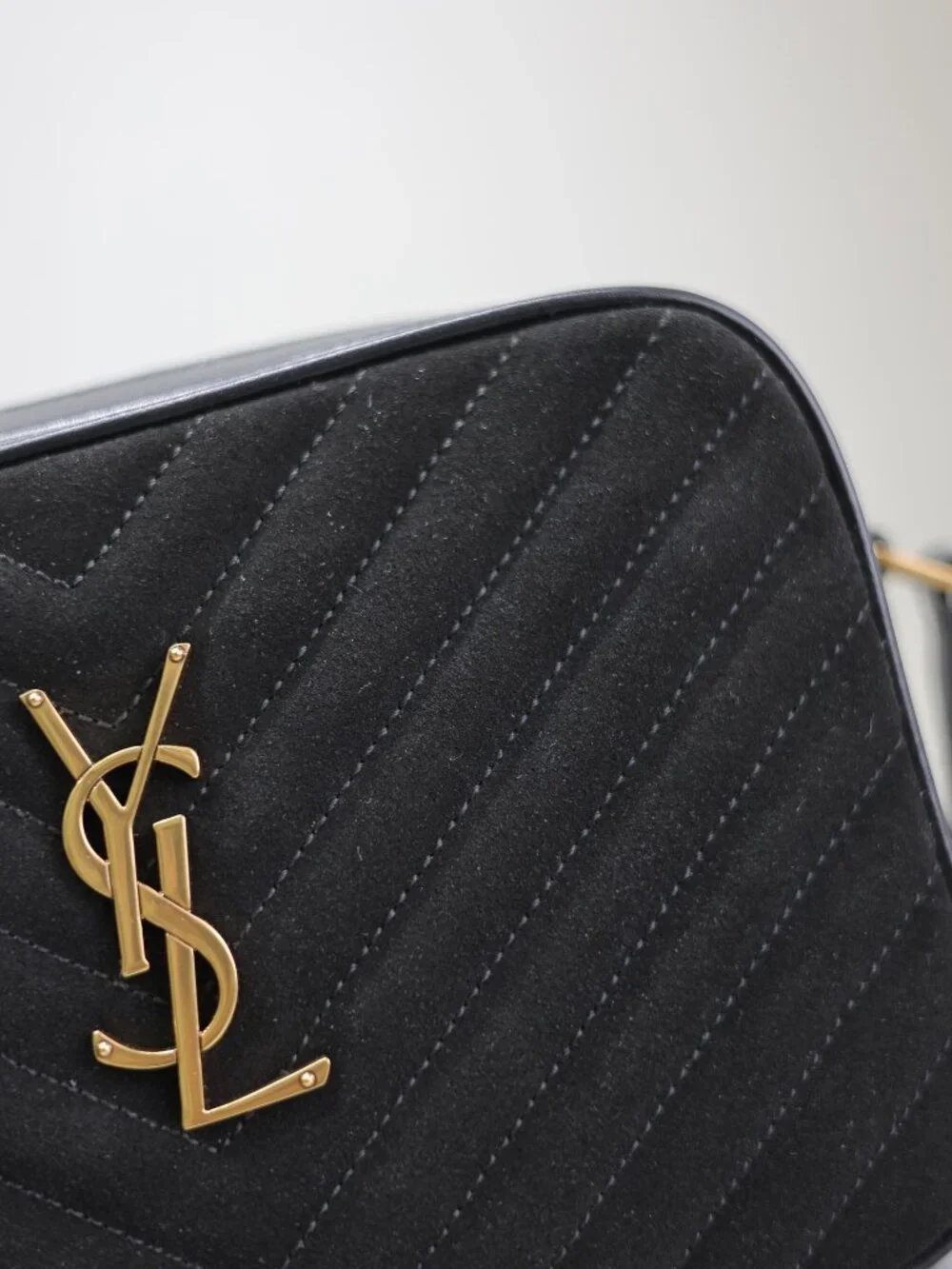 Saint Laurent. dimensions 23