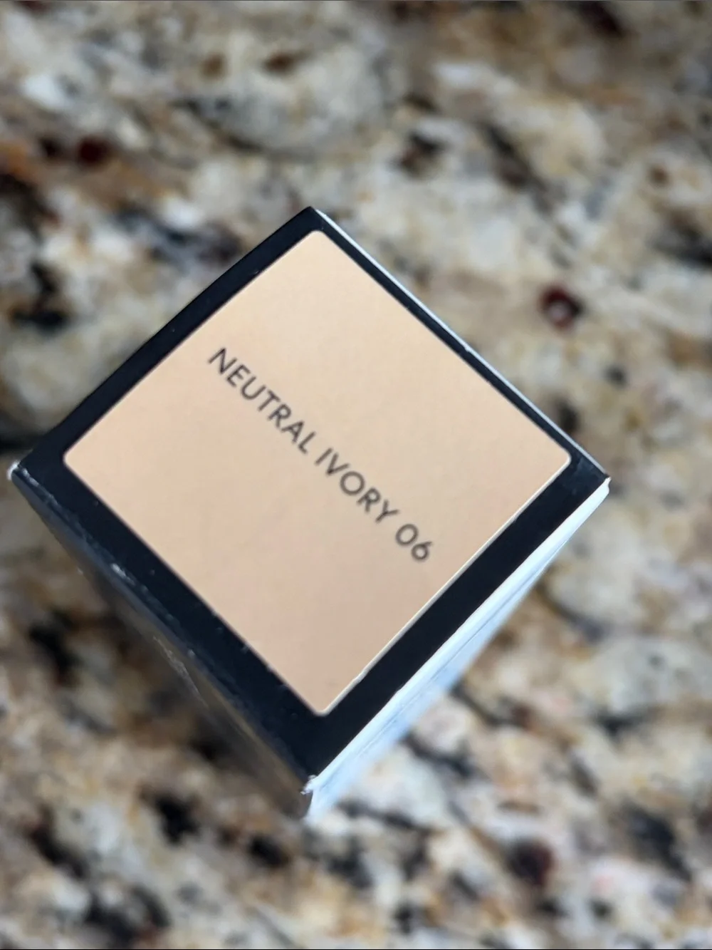 💕💋Bareminerals  Original Liquid Mineral Foundation Neutral Ivory 06