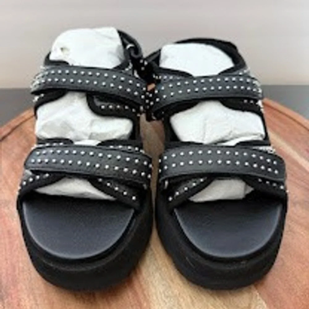 Dolce Vita Dubai Stud Midnight Black Womens 7.5 Crinkle Patent Platform Sandals‎
