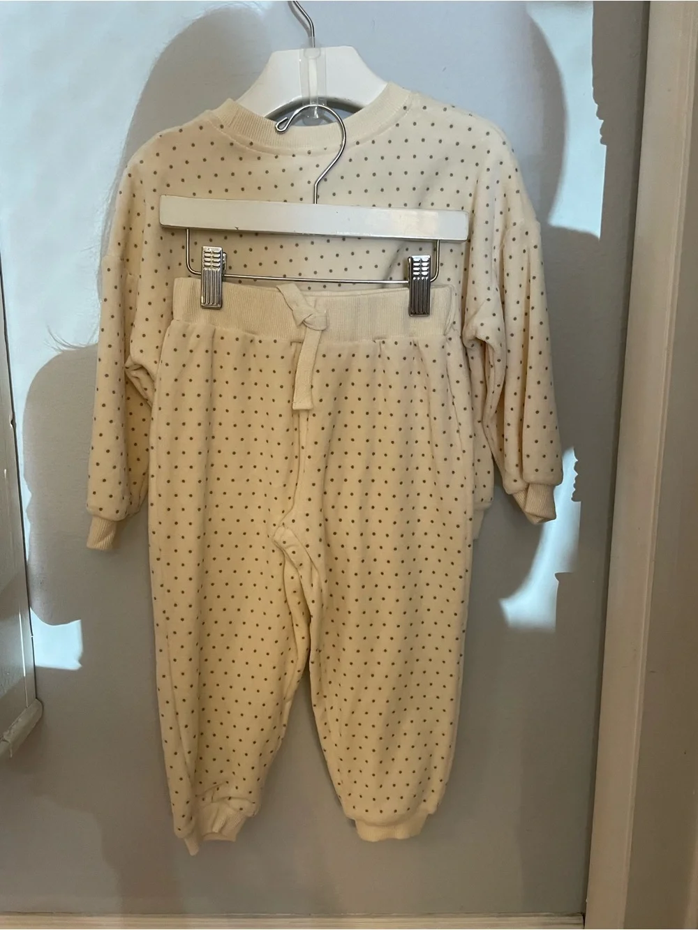 Quincy Mae Cream Polka Dot Kids Pajama Set 2-3T