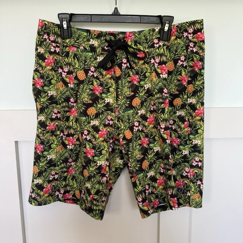 Avid‎ Boardshorts 32 Black All Over Pineapple 10