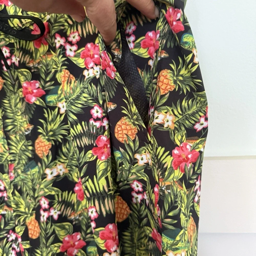 Avid‎ Boardshorts 32 Black All Over Pineapple 10