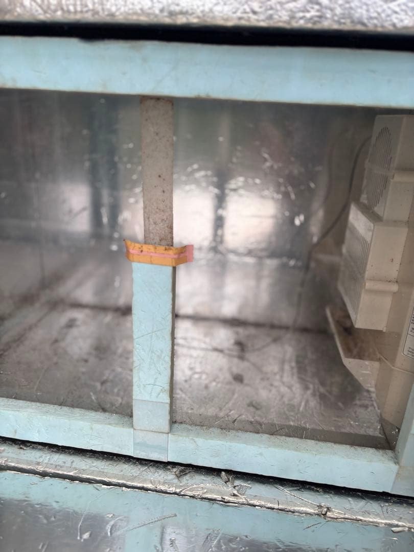 Sold as is - Cooling insect house - Light - Sold as is. Please read the description carefully.