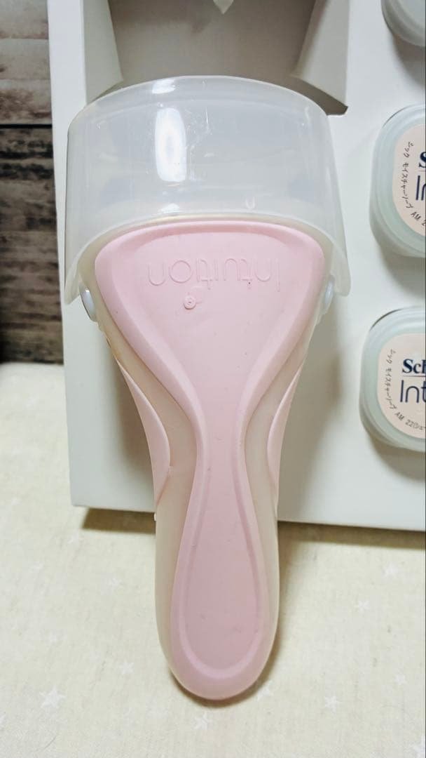Schick Intuition Club Pack with Holder and 9 Shaving Gels