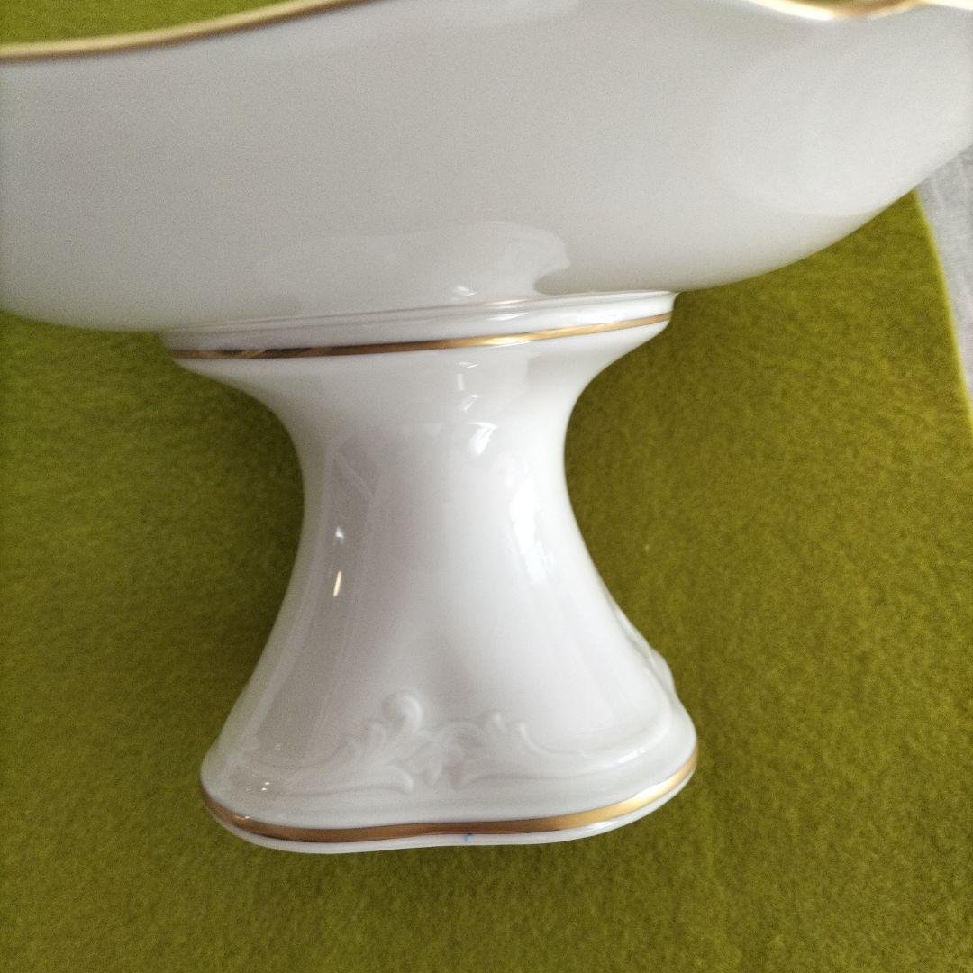 Noritake floral pattern ceramic cake stand and teapot.