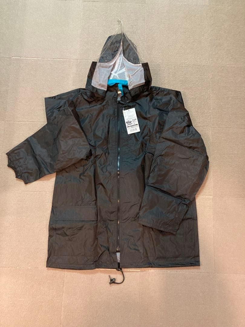 Rain suit with hood